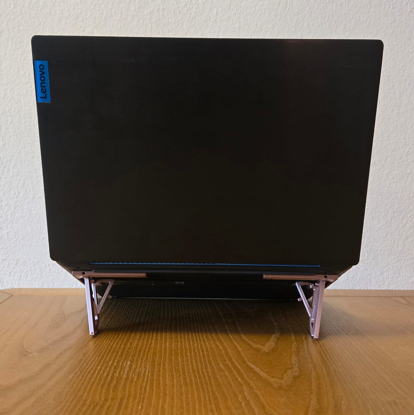 Laptop stand standnfold